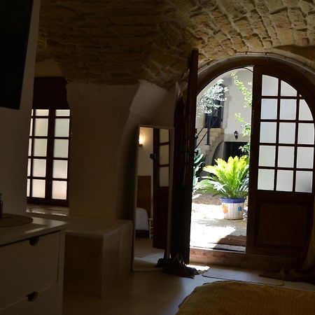 Bed and Breakfast La Cachette Aigues-Vives  Экстерьер фото