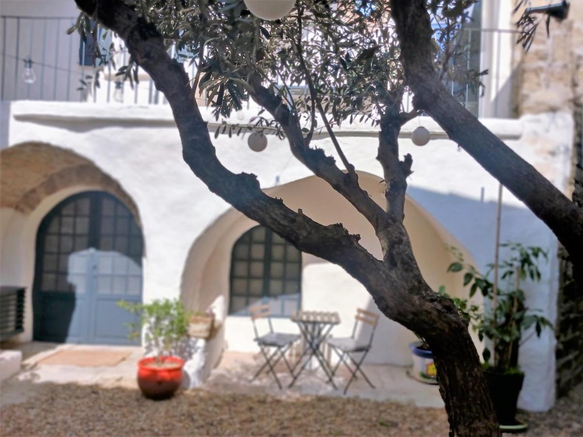 Bed and Breakfast La Cachette Aigues-Vives  Экстерьер фото