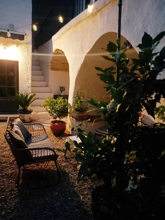 Bed and Breakfast La Cachette Aigues-Vives  Экстерьер фото