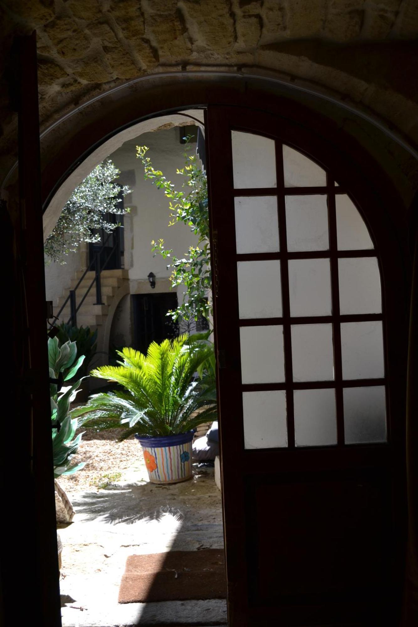 Bed and Breakfast La Cachette Aigues-Vives  Экстерьер фото