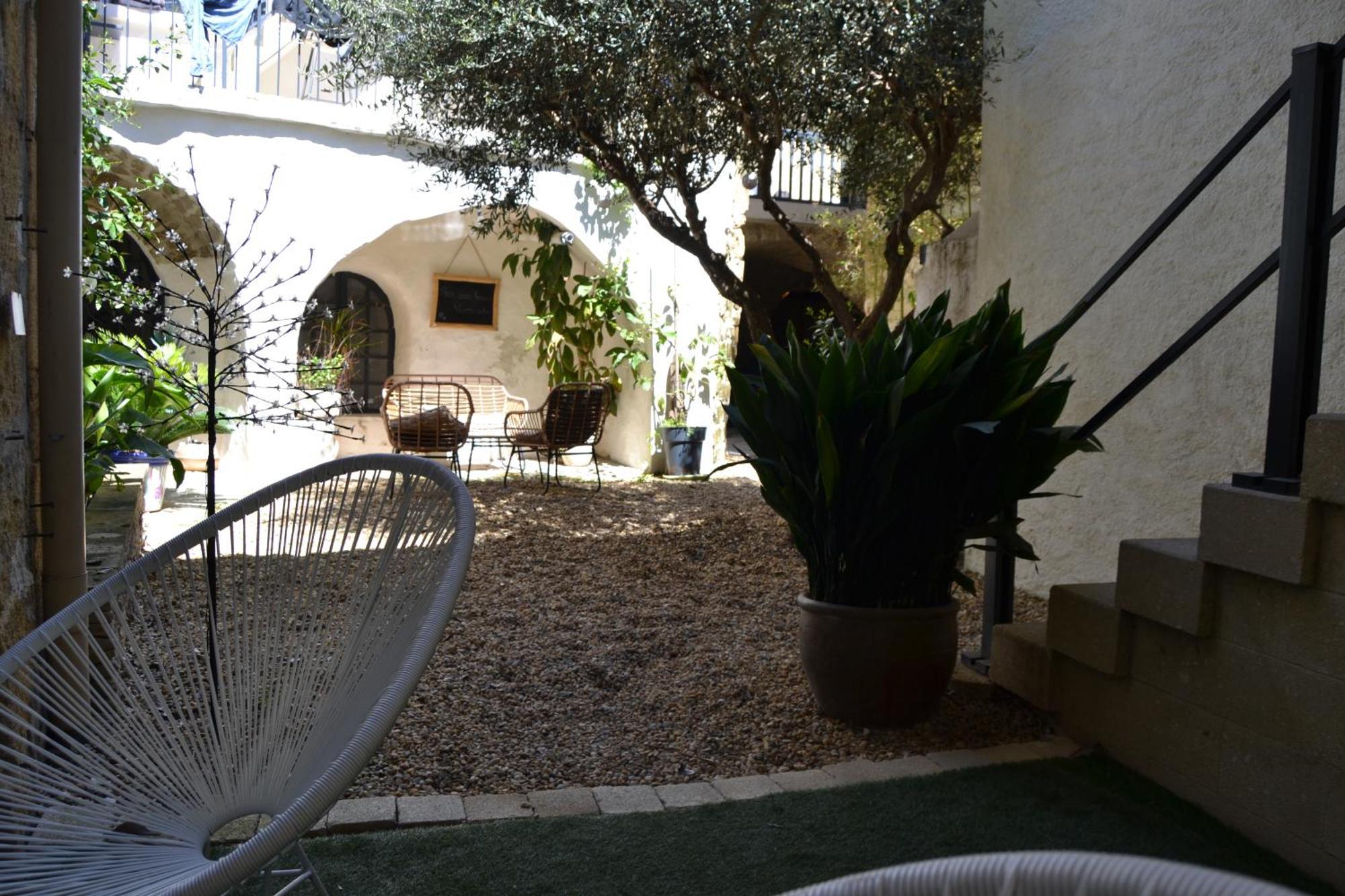 Bed and Breakfast La Cachette Aigues-Vives  Экстерьер фото