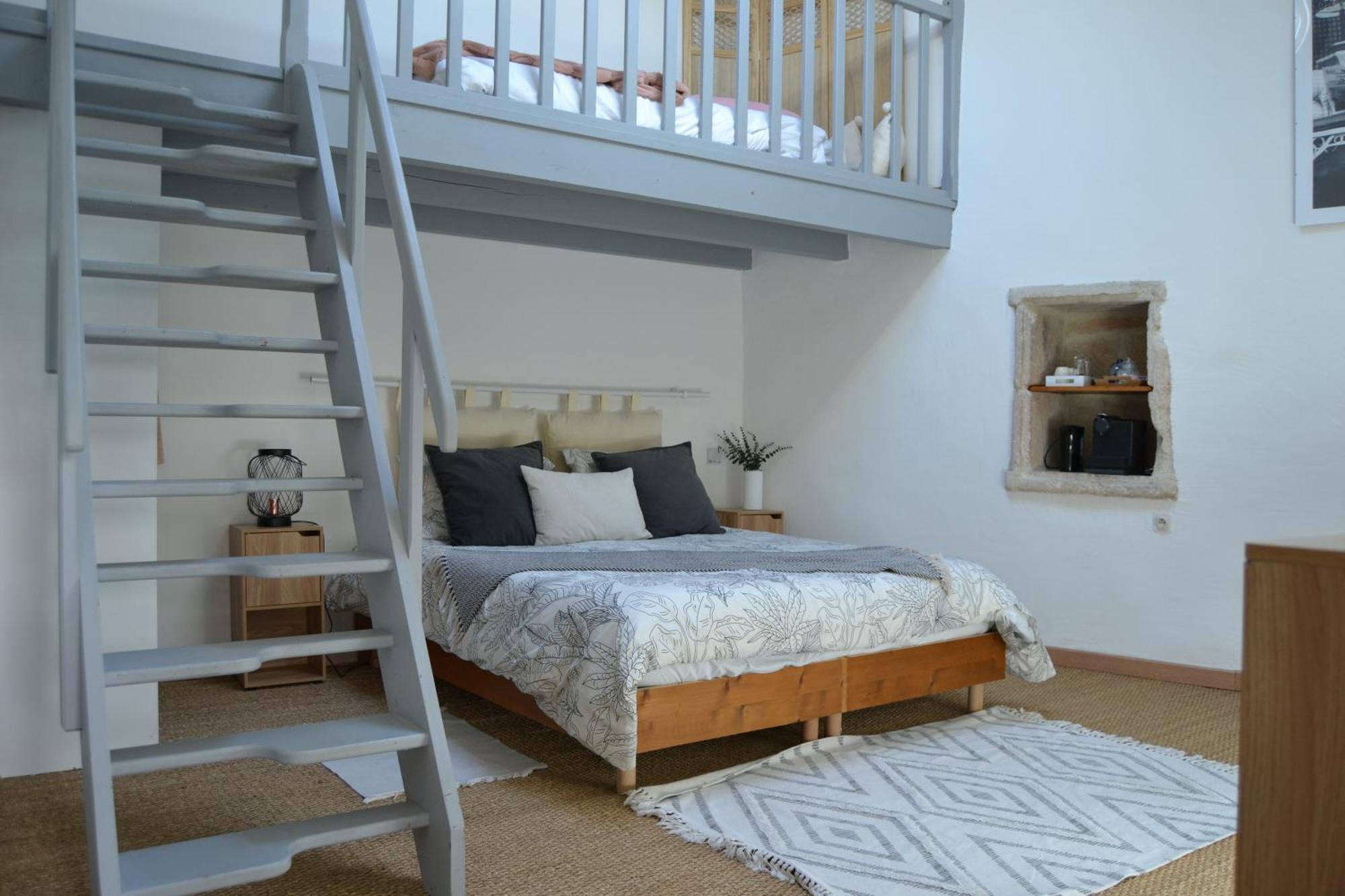 Bed and Breakfast La Cachette Aigues-Vives  Экстерьер фото