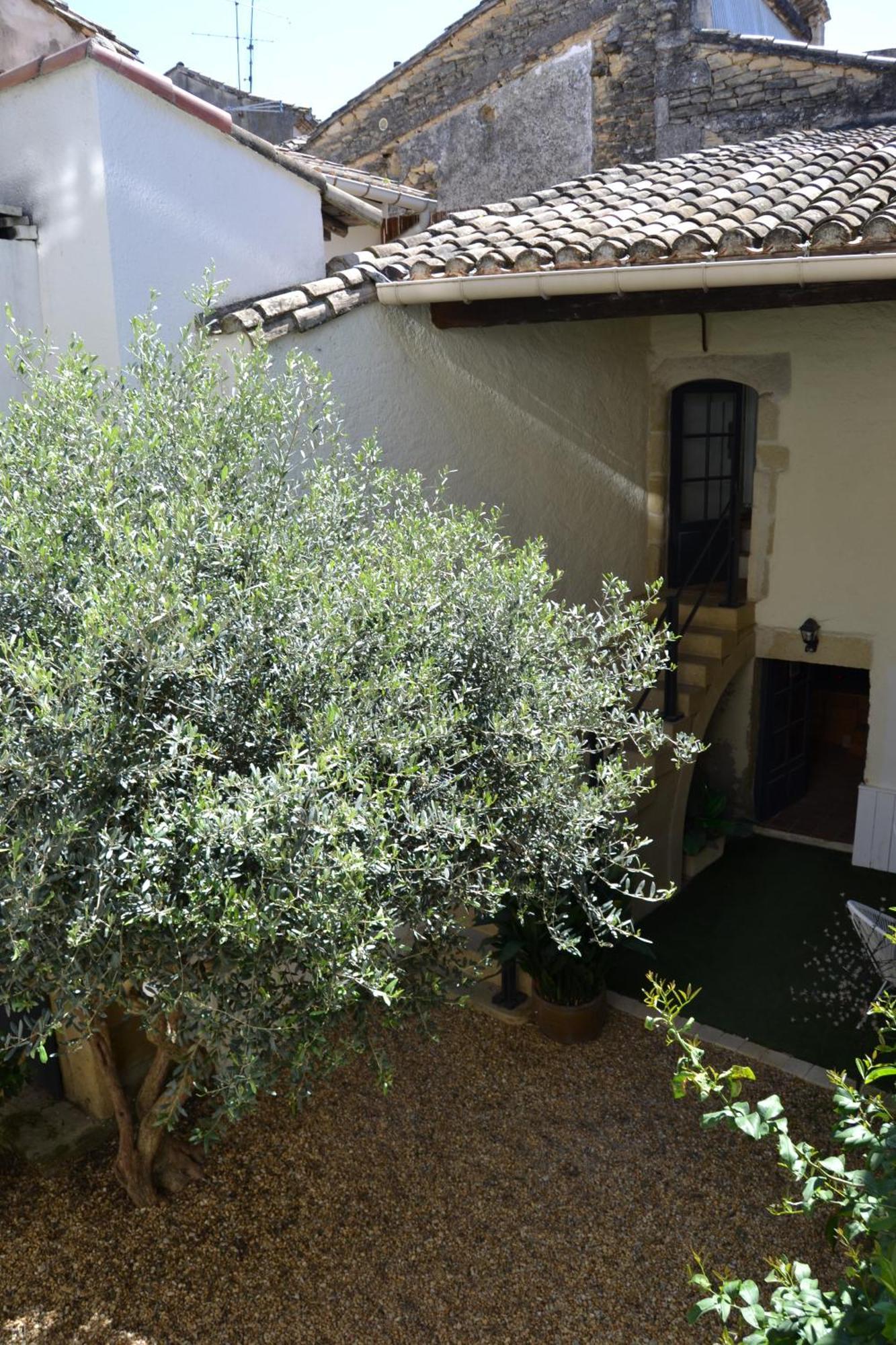 Bed and Breakfast La Cachette Aigues-Vives  Экстерьер фото